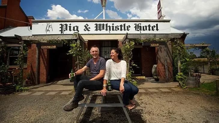 The Pig & Whistle Hotel, a country pub in a paddock